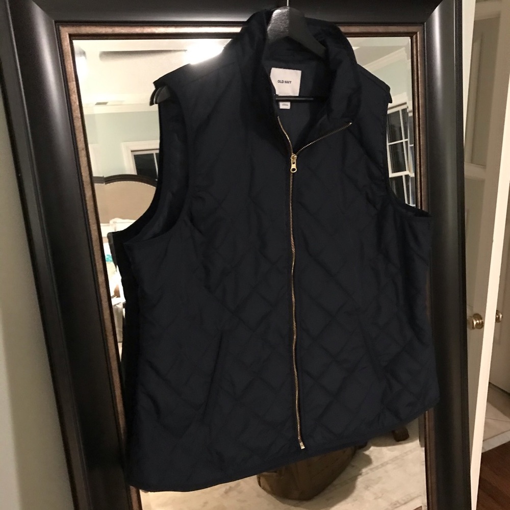 LIKE NEW OLD Navy QUILTED PUFFER VEST SIZE XL